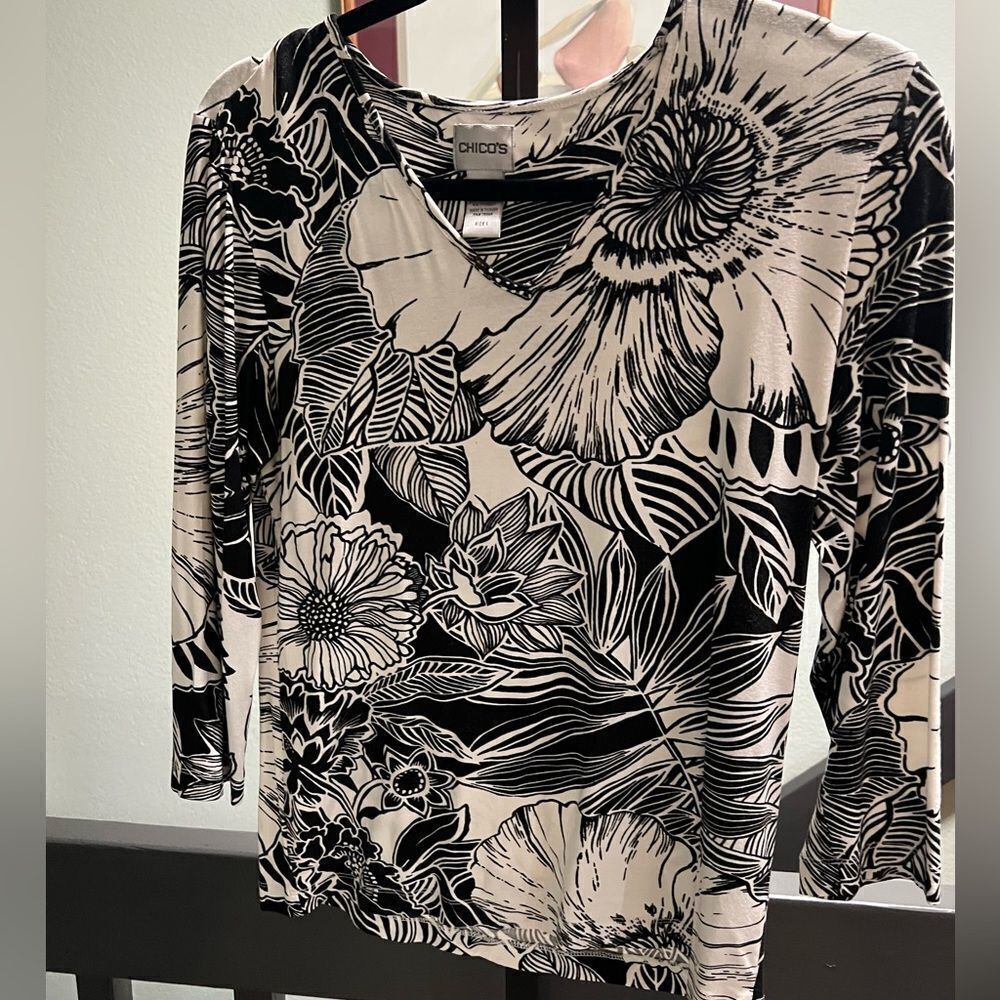 Chico's Black and Cream Floral Women's Top  #121